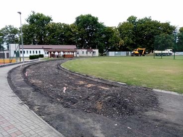 Remont i modernizacja bieżni na stadionie sportowym w Lututowie